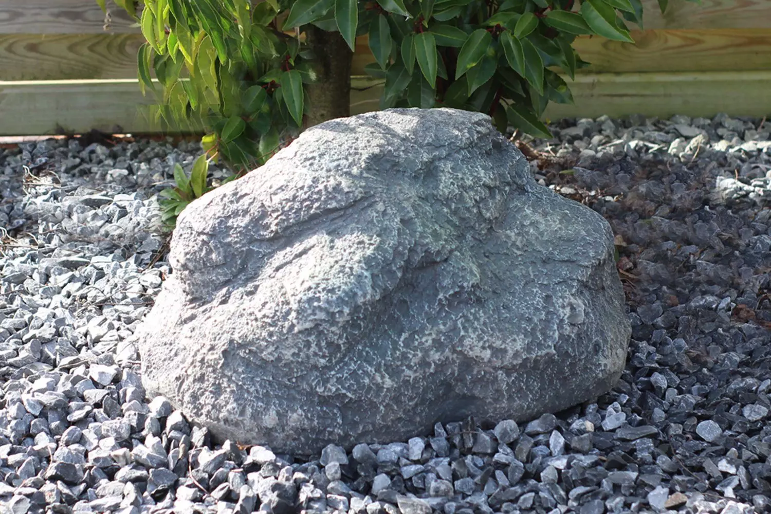 Arnusa Gartenfigur Kunstfelsen Abdeckfelsen Trafohaus 45x31cm, Gartenstein Teichdekoration